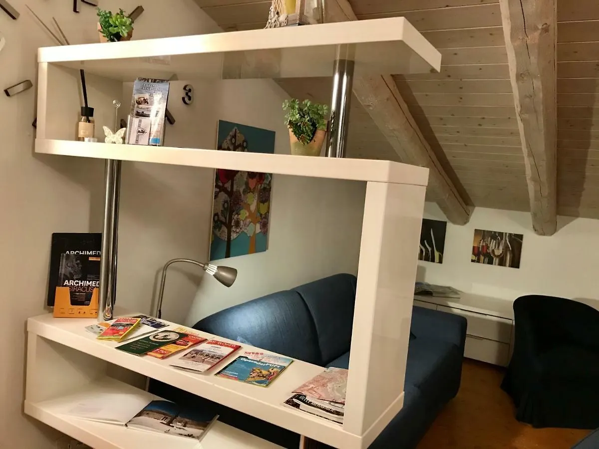 Apartament Mansarda Diaz Con Terrazza A 10 Min Da Ortigia Syrakuzy 0*,  Włochy